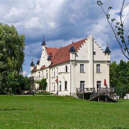 Gutshaus Penzlin Villa Meyenburg  Buitenkant foto