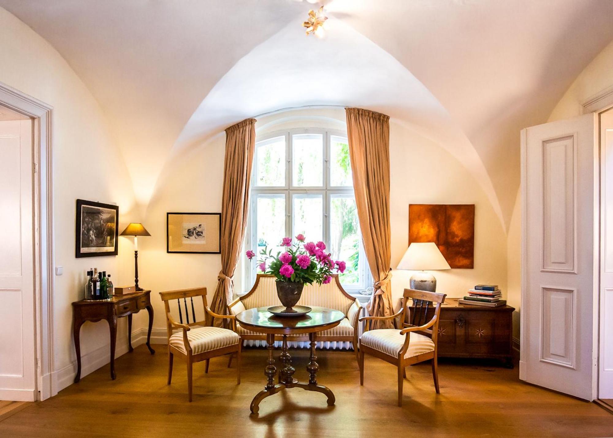 Gutshaus Penzlin Villa Meyenburg  Buitenkant foto