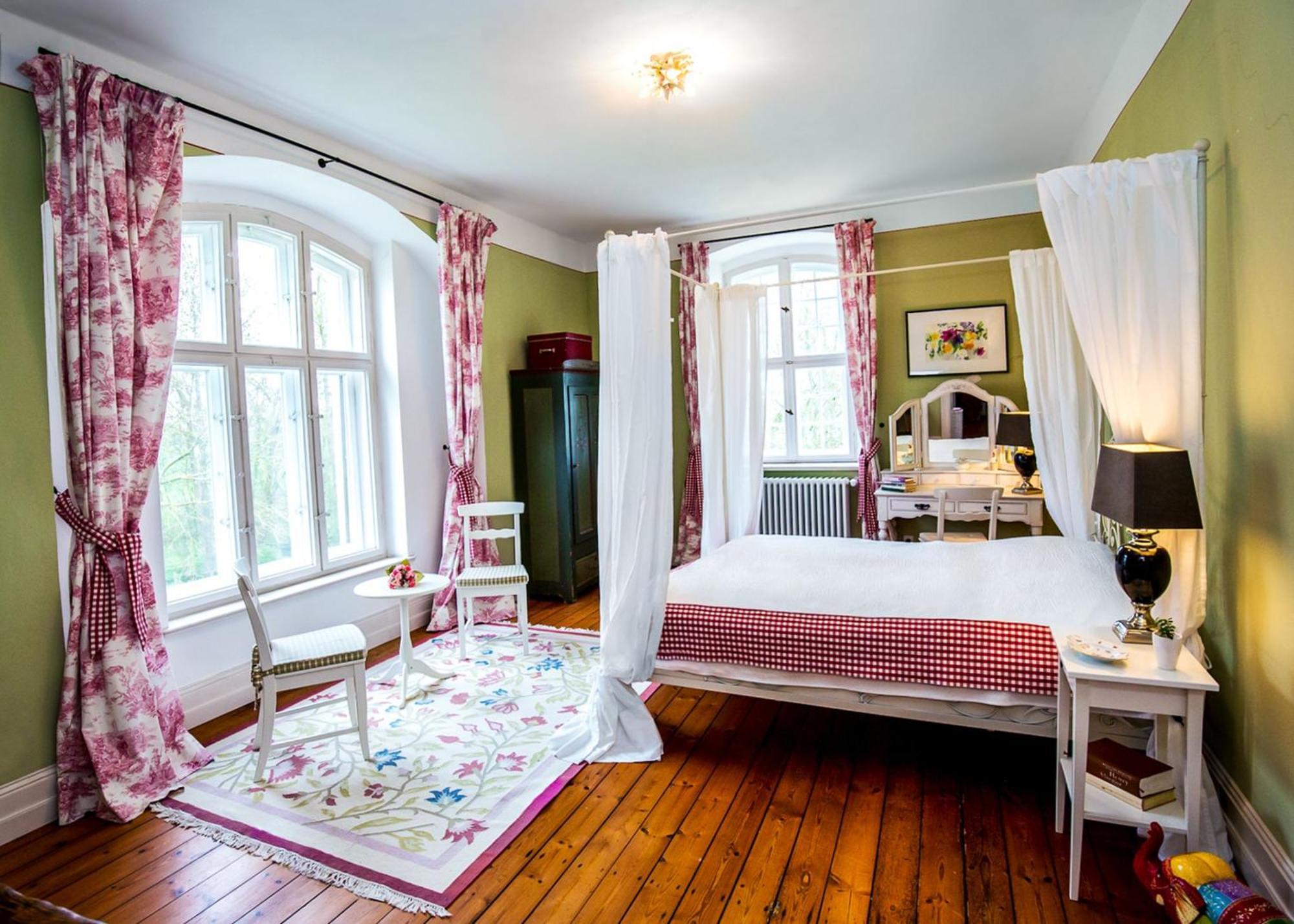 Gutshaus Penzlin Villa Meyenburg  Buitenkant foto